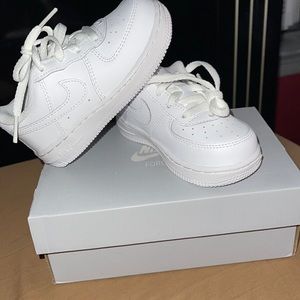Nike all white uptown’s toddler